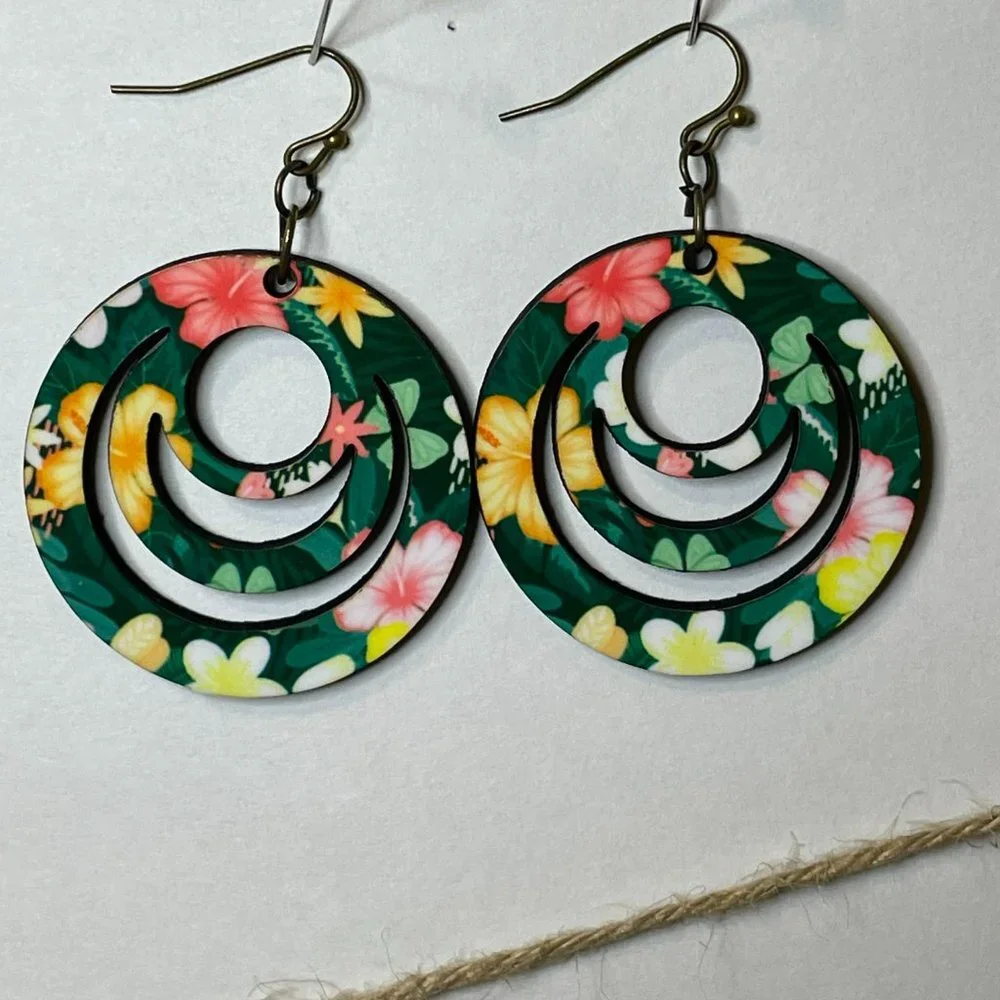 Spiral earrings with brilliant designs-Fashionable - Picture 2 of 2